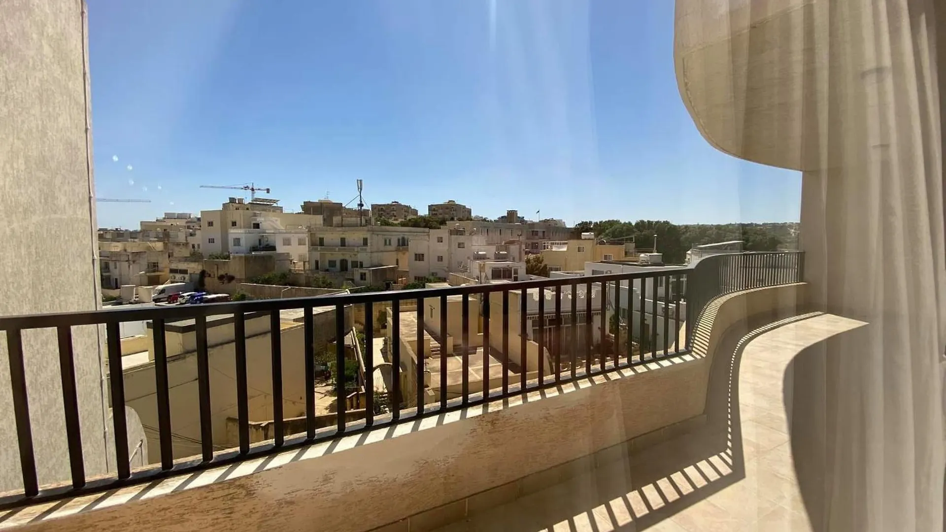 The Podium Apartment Saint Julian's 0*,  Malta